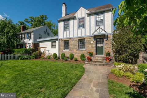 Photo of 6812 Georgia Street, CHEVY CHASE, MD 20815 (MLS # MDMC2180294)