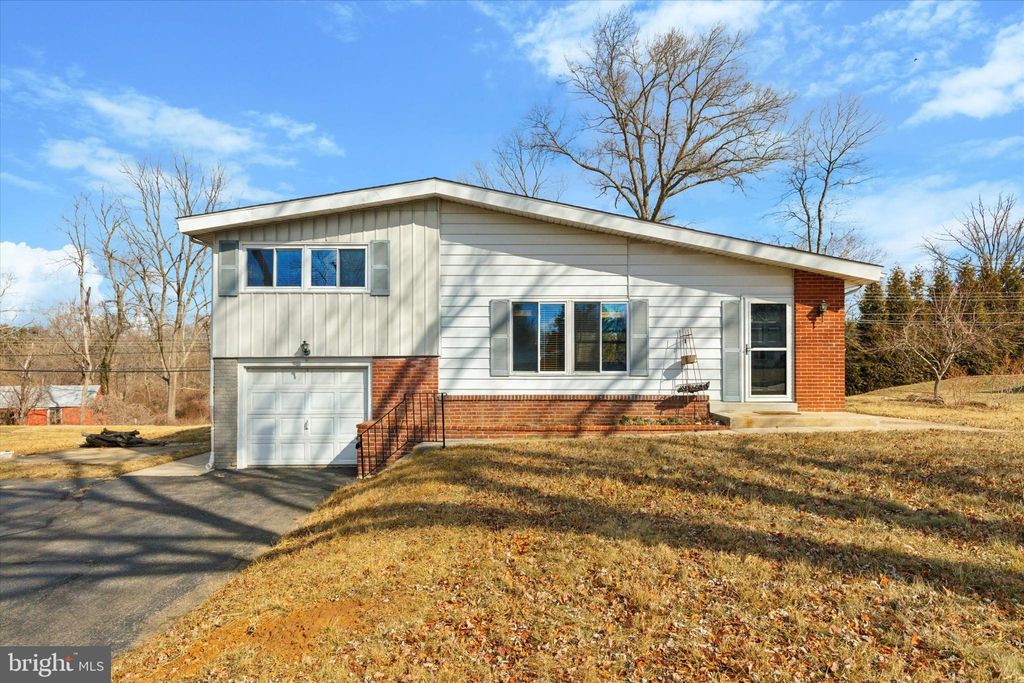 Photo of 1633 Pulaski Drive, BLUE BELL, PA 19422 (MLS # PAMC2158318)