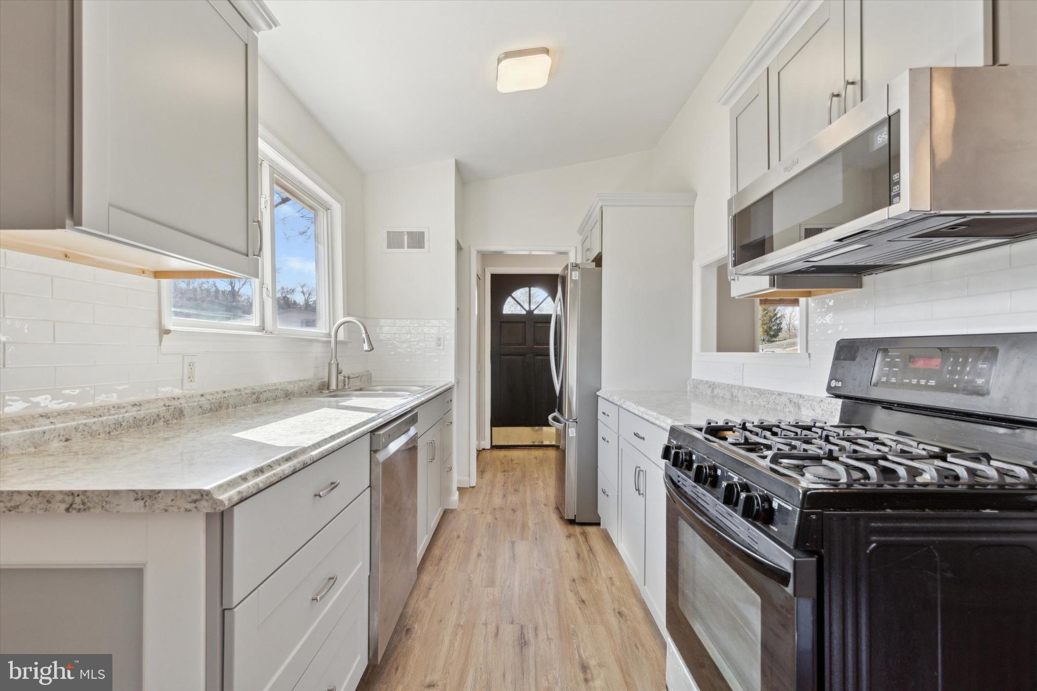 CENTER SQ GREEN - Residential Lease