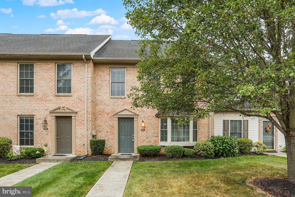Photo of 132 Melbourne Ln, MECHANICSBURG, PA 17055 (MLS # PACB2047024)