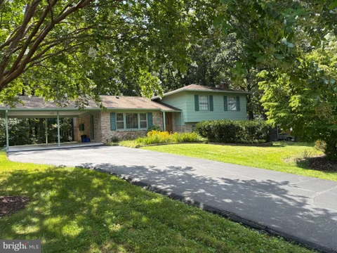18001 Mill Creek Drive, Rockville, MD 20855 - #: MDMC2250182