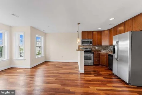 MLS: DCDC2279134