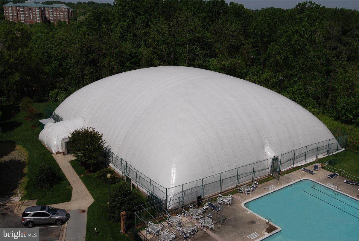 WHITLEY PARK CONDOMINIUM - Residential