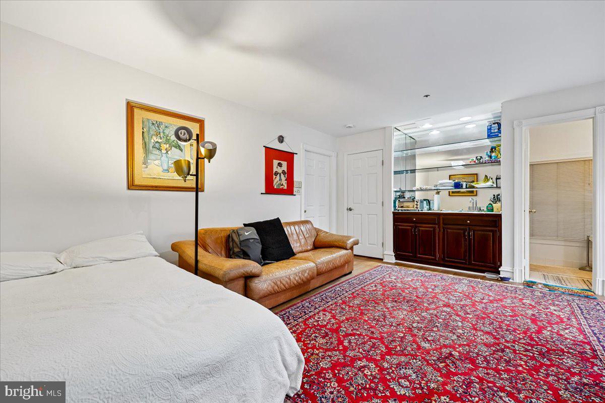 WHITLEY PARK CONDOMINIUM - Residential