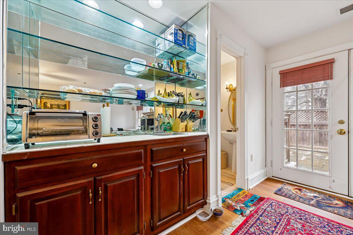 WHITLEY PARK CONDOMINIUM - Residential