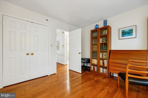 Tiny photo for 9725 Whitley Park Place #TH-6, BETHESDA, MD 20814 (MLS # MDMC2219752)