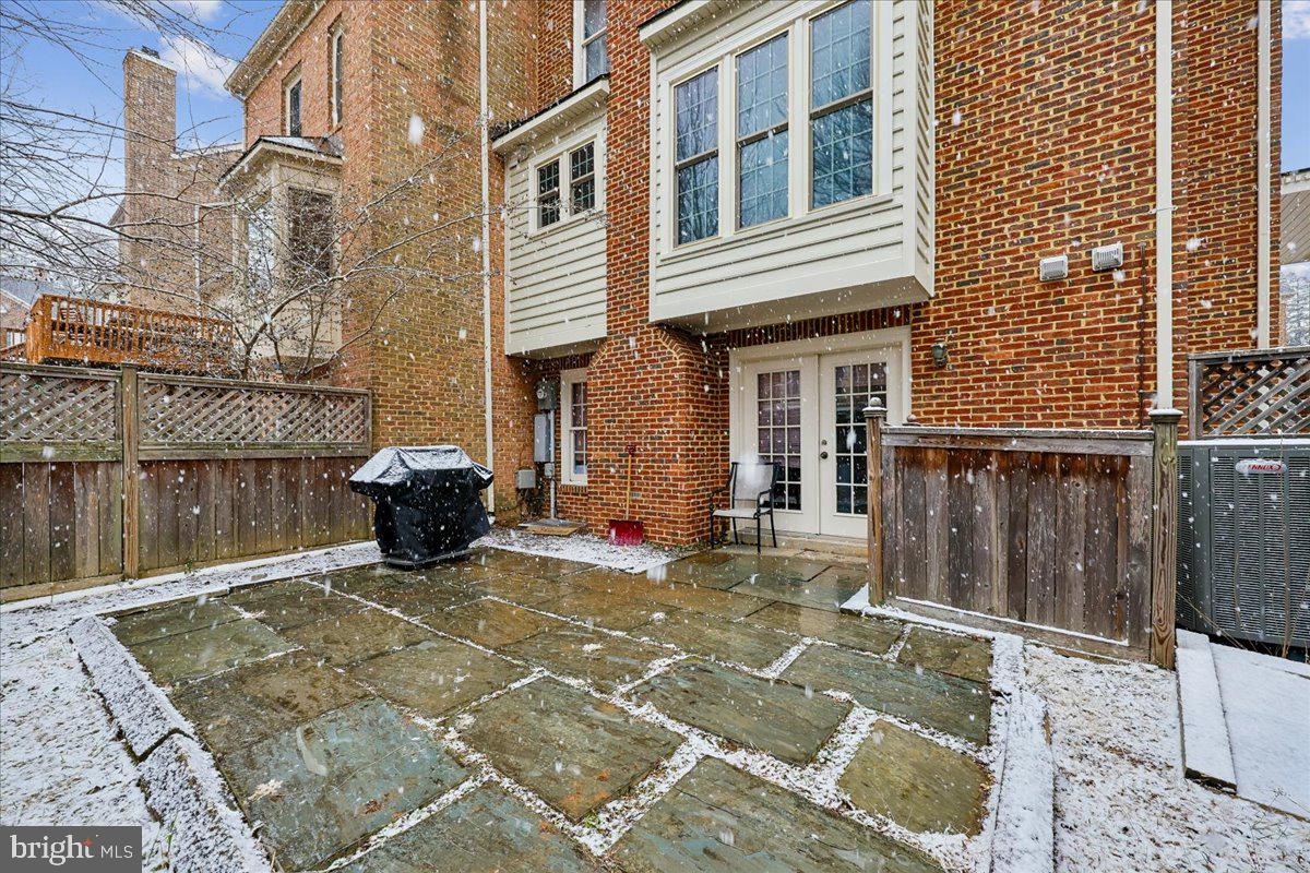 WHITLEY PARK CONDOMINIUM - Residential