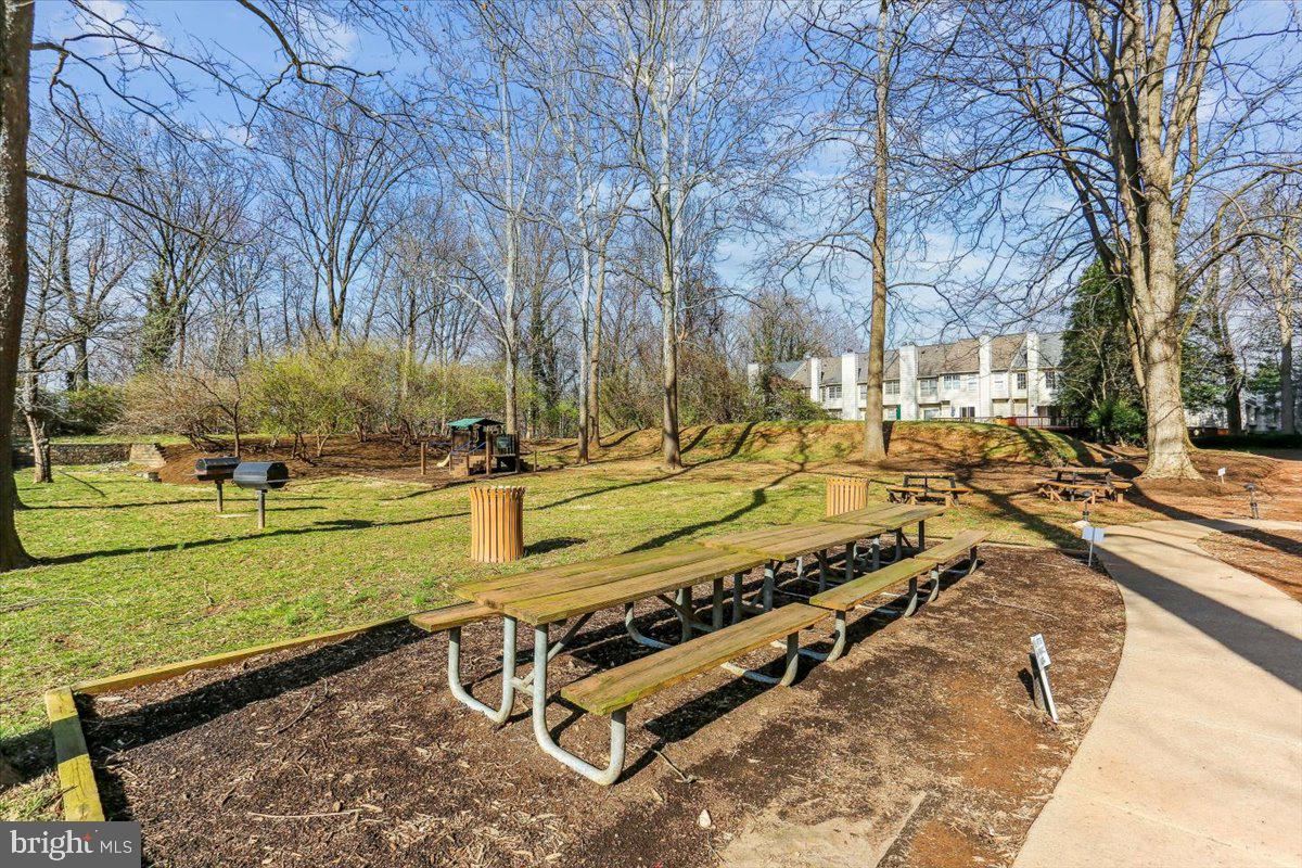 WHITLEY PARK CONDOMINIUM - Residential