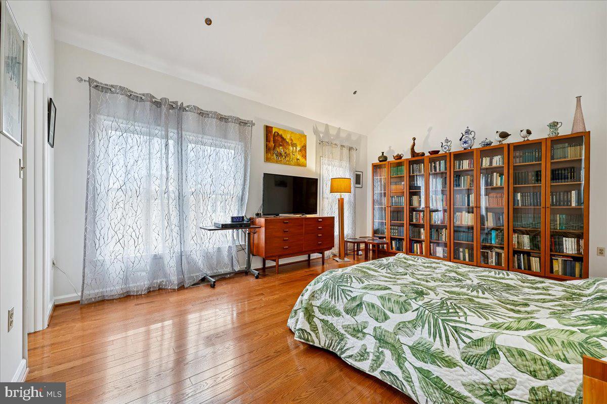 WHITLEY PARK CONDOMINIUM - Residential