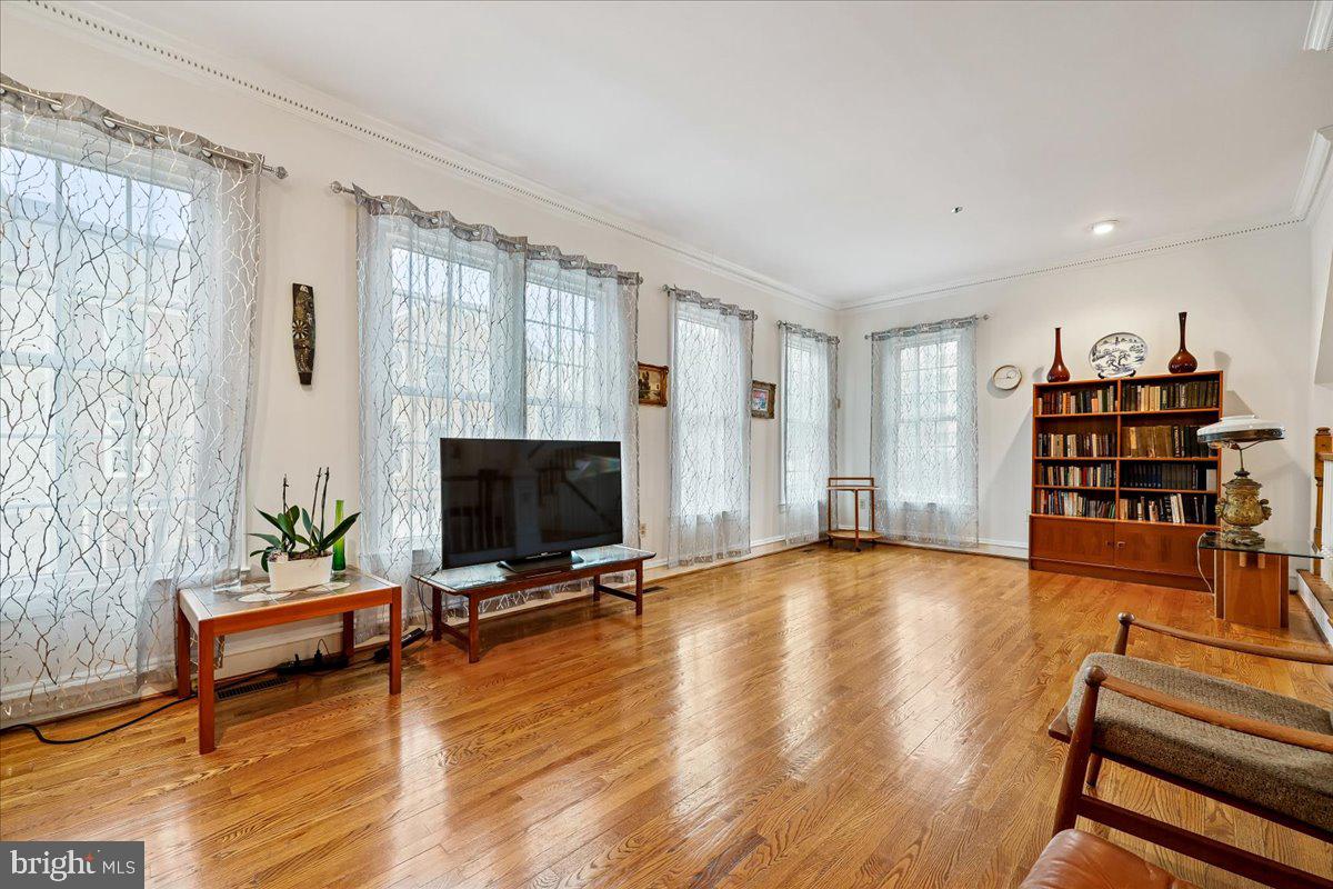 WHITLEY PARK CONDOMINIUM - Residential