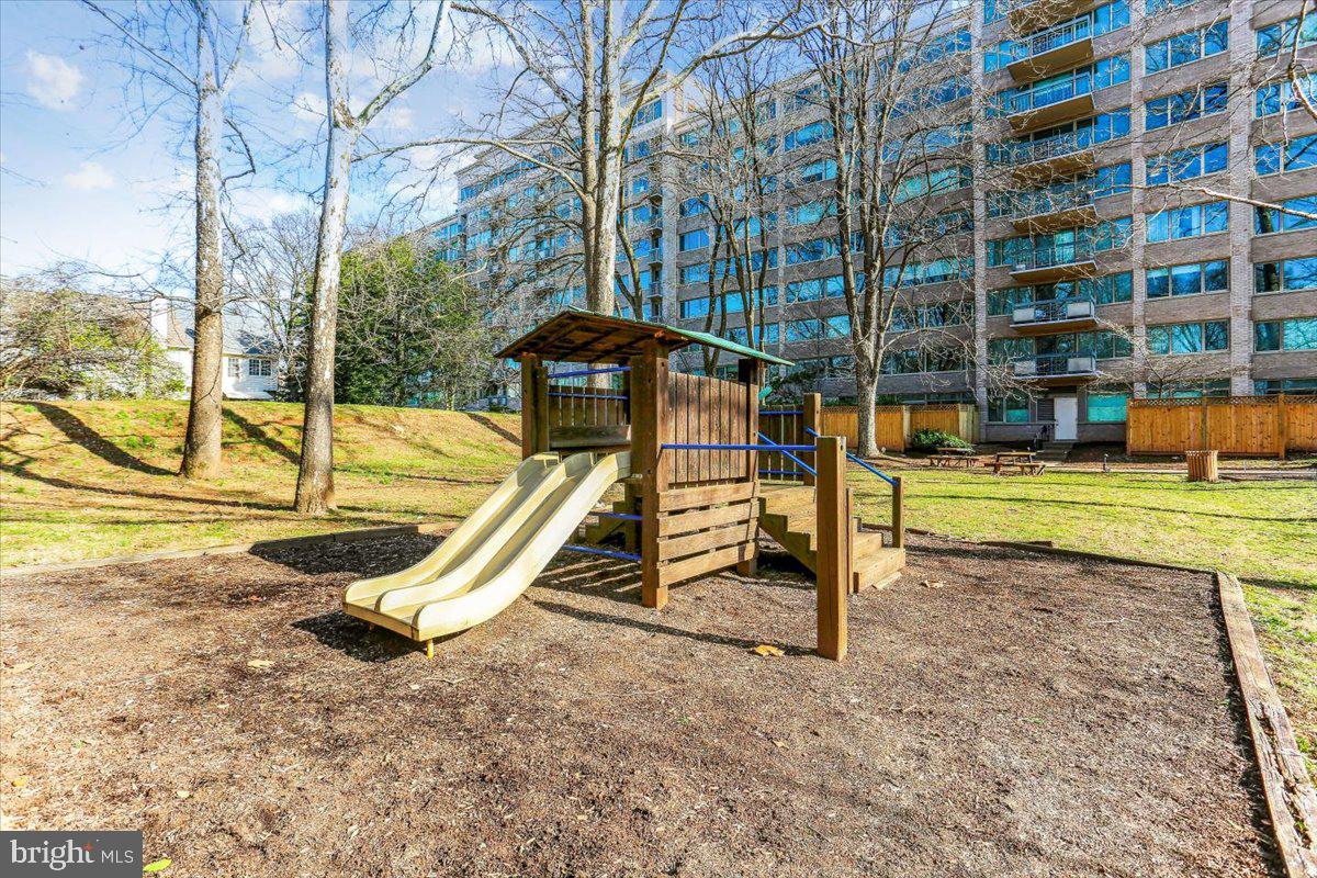 WHITLEY PARK CONDOMINIUM - Residential