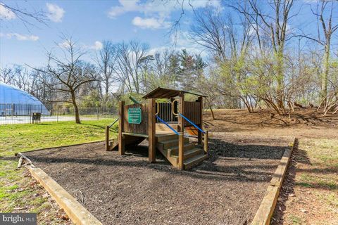 Tiny photo for 9725 Whitley Park Place #TH-6, BETHESDA, MD 20814 (MLS # MDMC2219752)