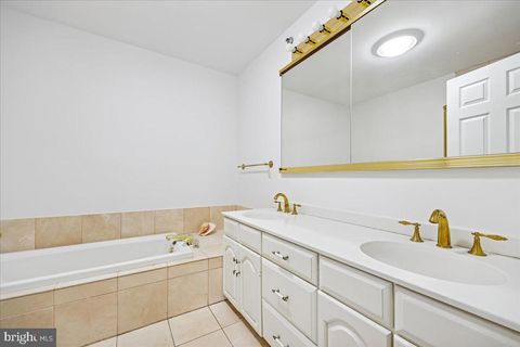 Tiny photo for 9725 Whitley Park Place #TH-6, BETHESDA, MD 20814 (MLS # MDMC2219752)