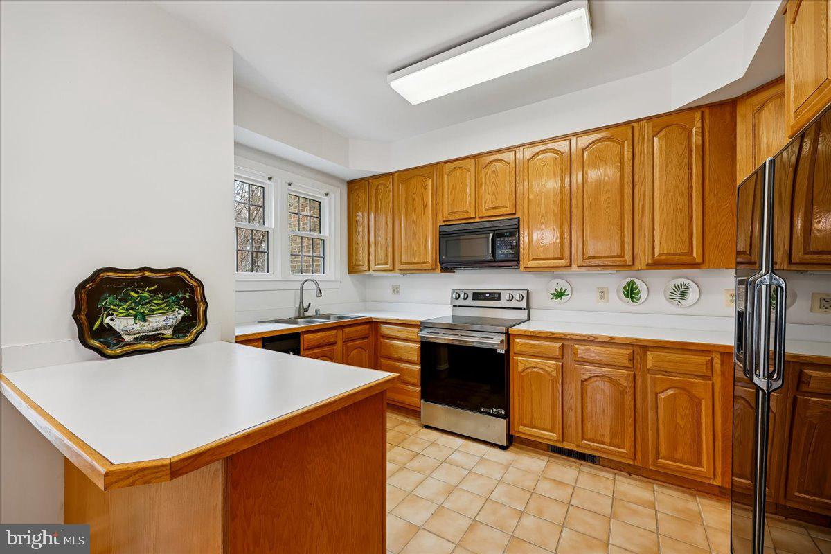 WHITLEY PARK CONDOMINIUM - Residential