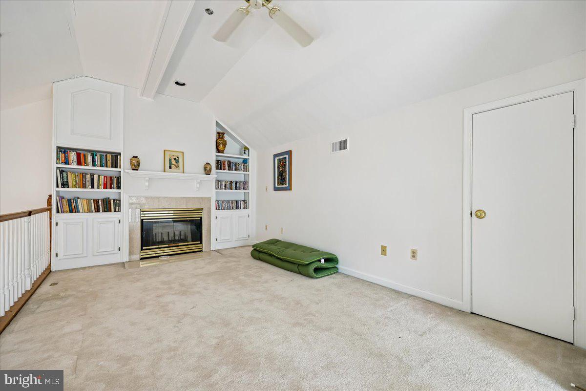 WHITLEY PARK CONDOMINIUM - Residential