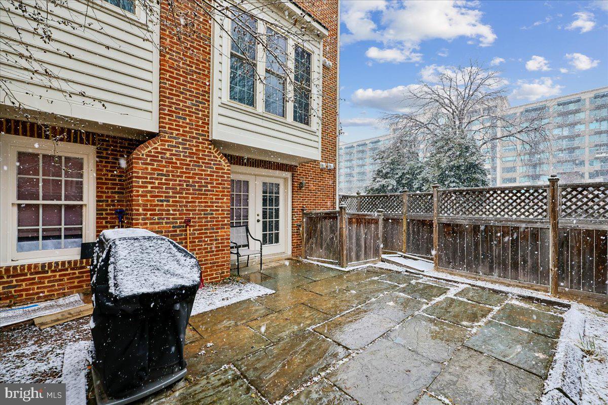 WHITLEY PARK CONDOMINIUM - Residential