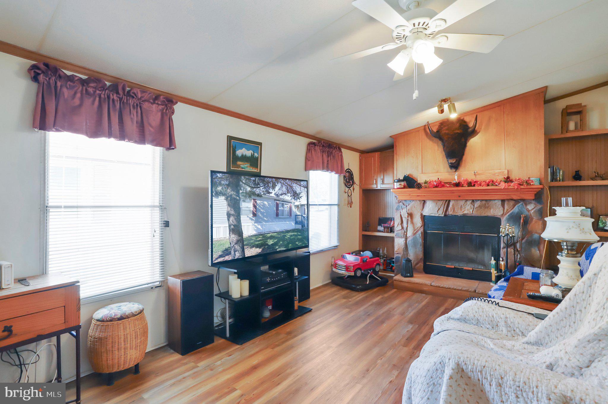 LAKESIDE VILLAGE - Residential