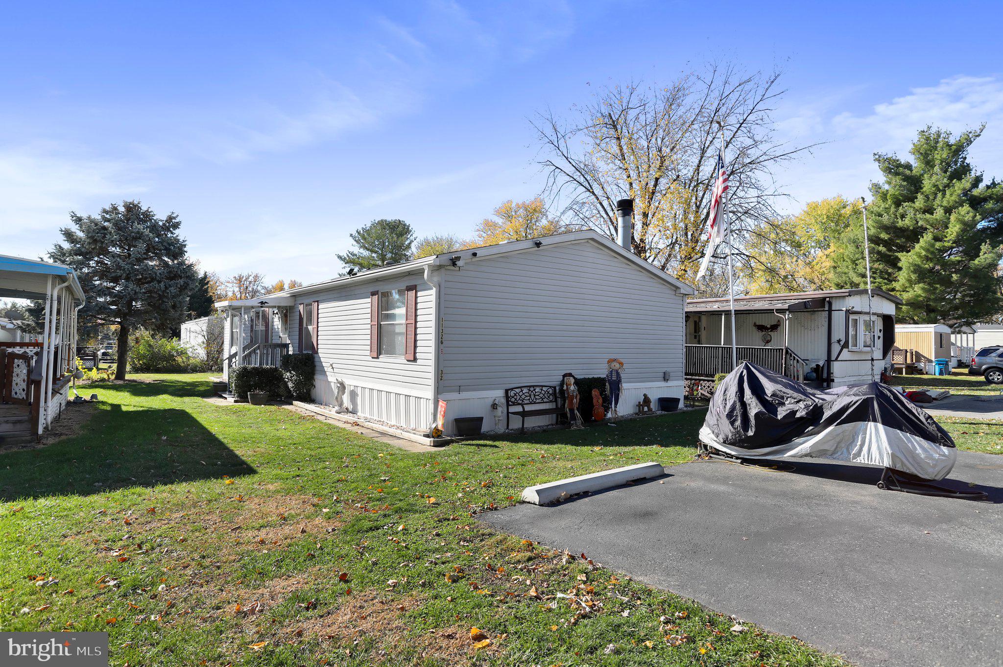 LAKESIDE VILLAGE - Residential