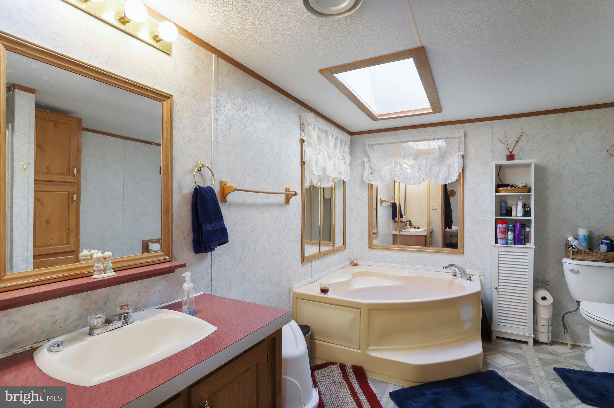 LAKESIDE VILLAGE - Residential