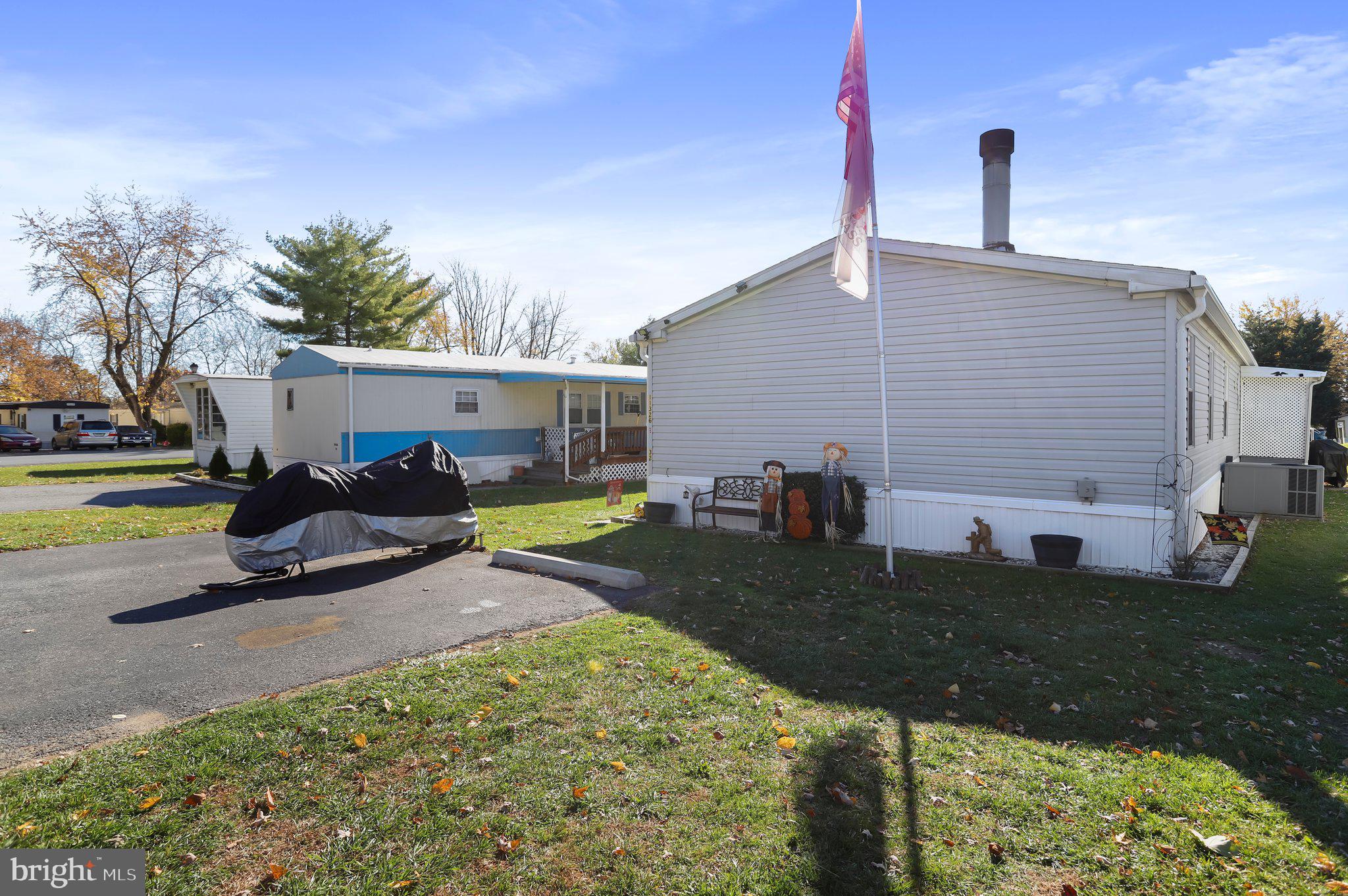 LAKESIDE VILLAGE - Residential