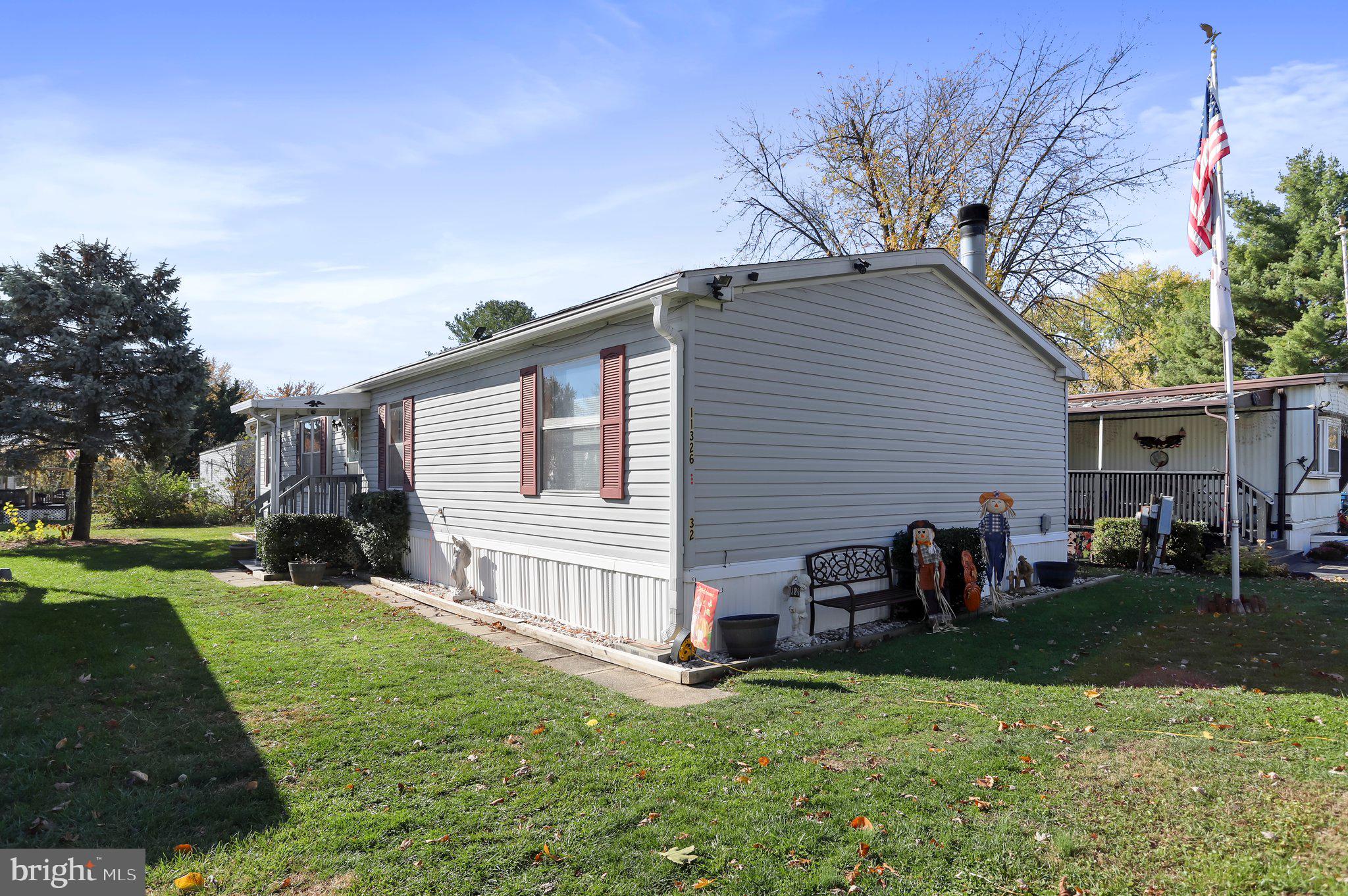 LAKESIDE VILLAGE - Residential