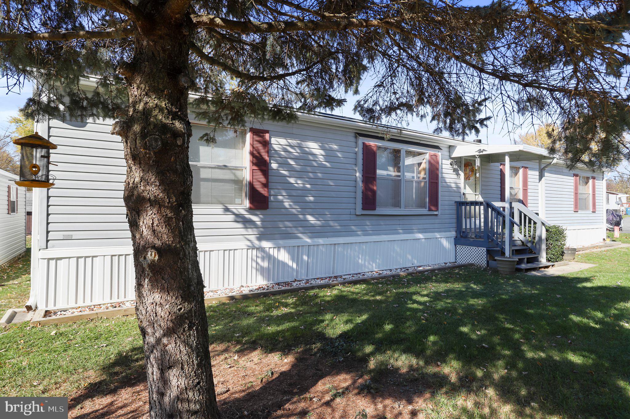 LAKESIDE VILLAGE - Residential