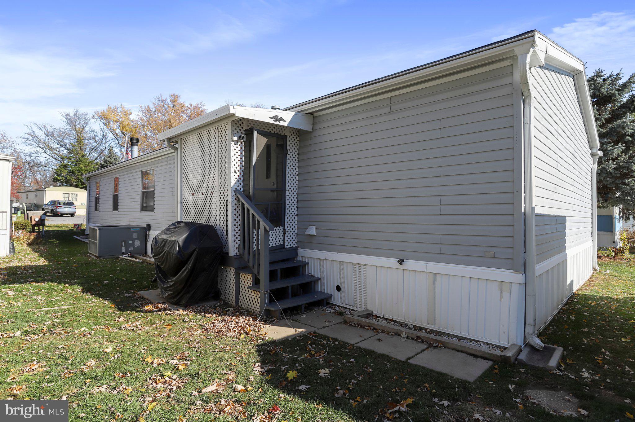 LAKESIDE VILLAGE - Residential