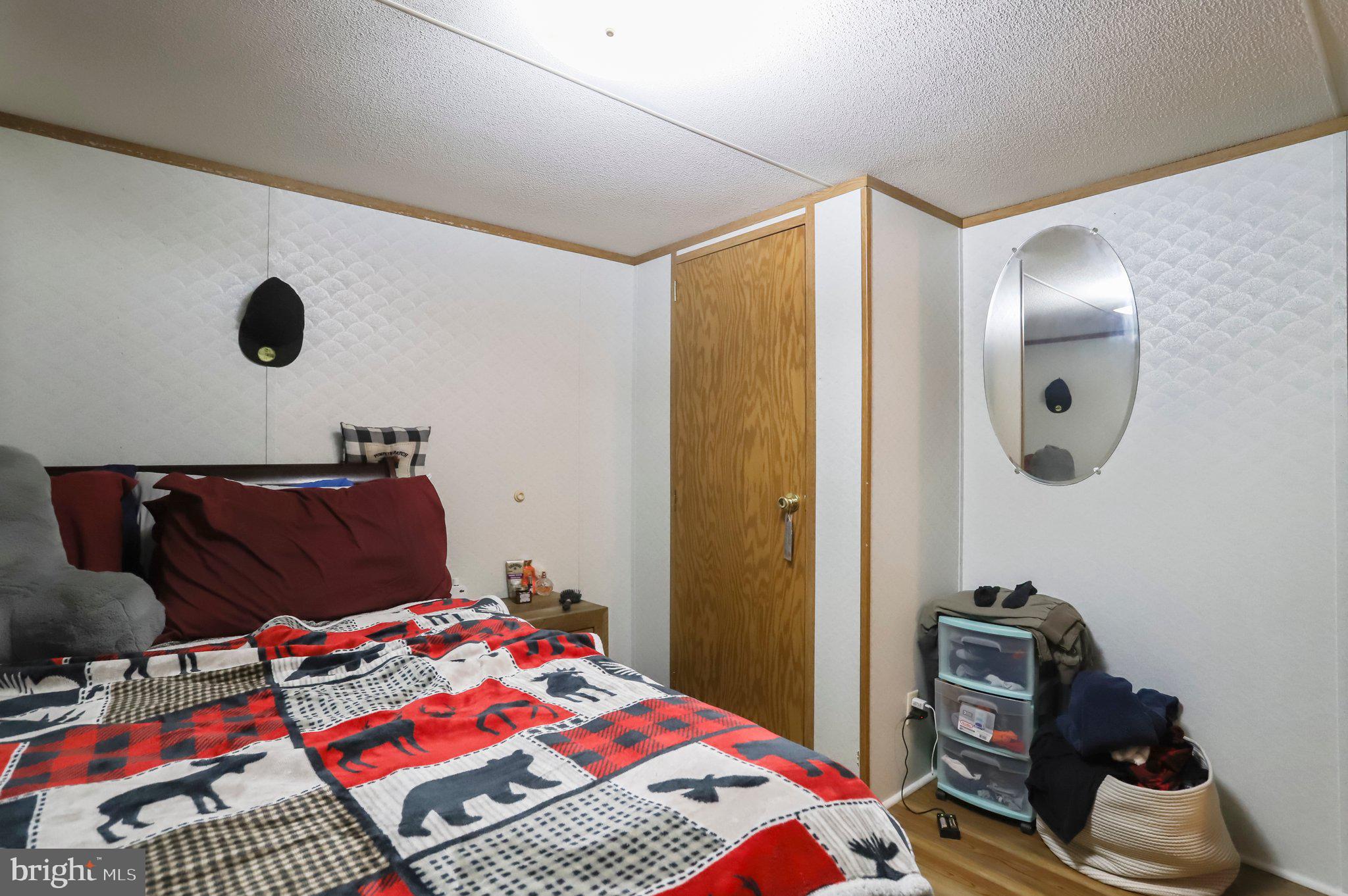 LAKESIDE VILLAGE - Residential