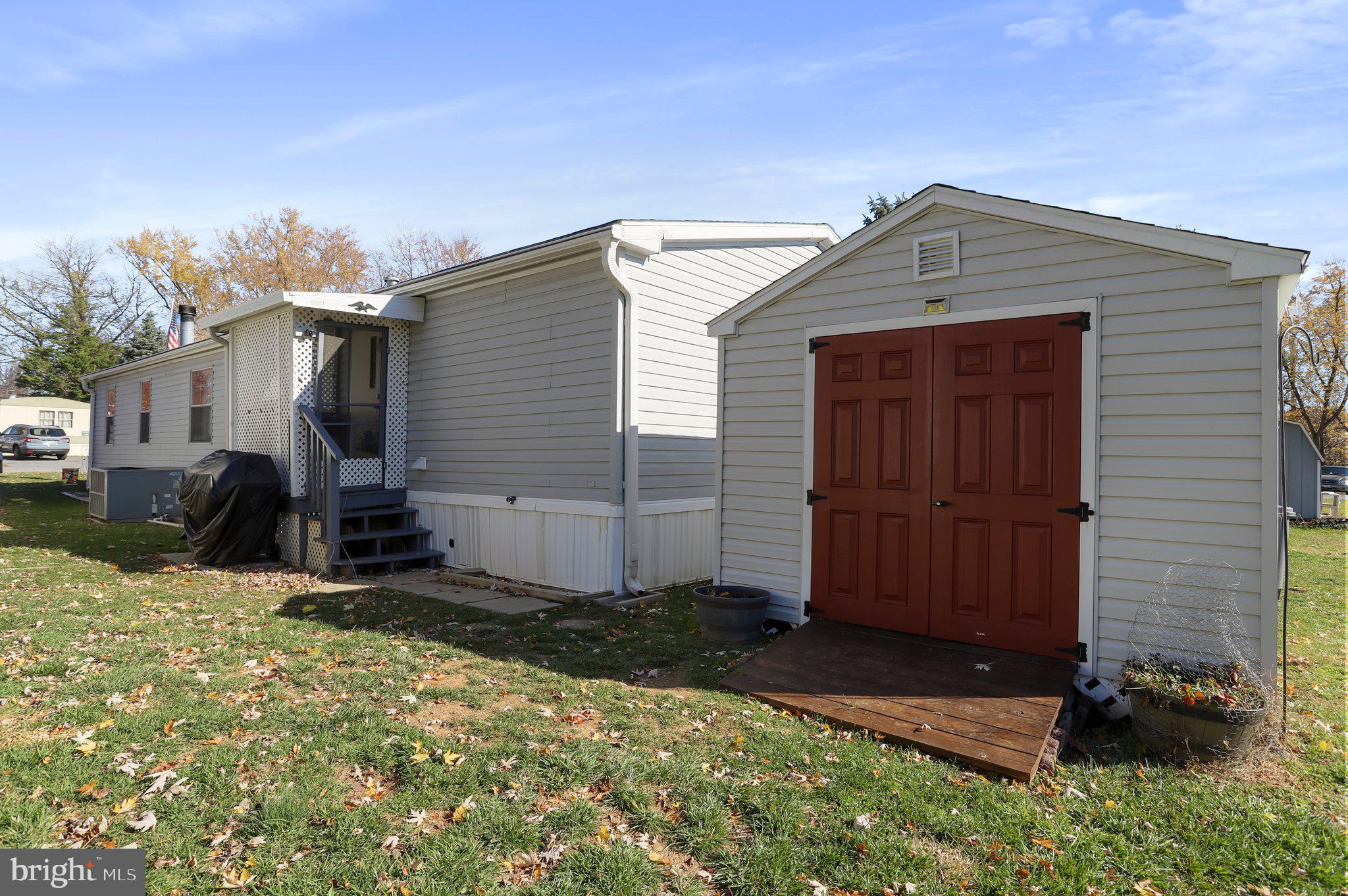 LAKESIDE VILLAGE - Residential