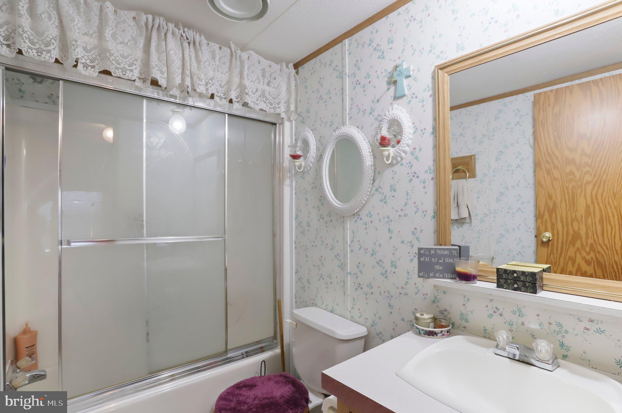 LAKESIDE VILLAGE - Residential