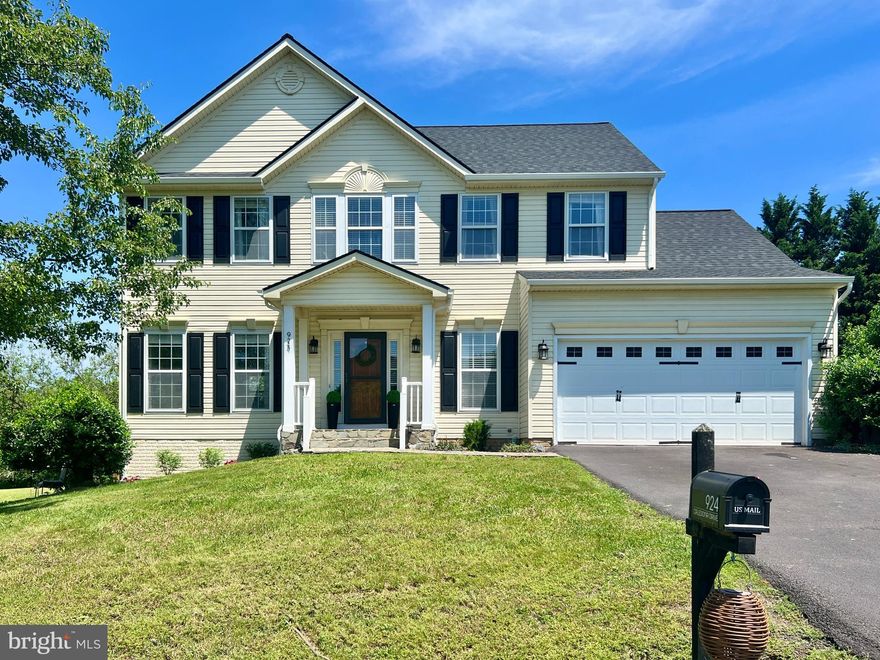 Colonial design with a  farmhouse feel on a  Golf Course with Water Views and great community amenities.   Situated on a soon to be opened picturesque golf course, this home offers stunning pasture views and easy access to golfing facilities, perfect for any golf enthusiast.
Nestled within a serene, well developed community, this home offers four bedrooms, 2.5 bathrooms, and a unique doggie  "apartment" option in the partially finished basement, perfect for dog lovers or as a playful space for children.   This home is designed for entertainment and relaxation, featuring a massive outdoor entertaining space with both screened and open-air options. Host unforgettable dinner parties with seating for over 20 guests on the fully screened porch, all while enjoying stunning sunsets. The heart of the home is an updated kitchen, ideal for culinary enthusiasts, equipped with a top-of-the-line gas range, a new farmhouse kitchen sink, modern amenities, and stylish finishes. This home is improved with a new roof, washer, dryer, new garage door, hot water heater, and air conditioning unit—all less than one year old. The asphalt driveway has also been recently repaved, ensuring a pristine exterior.  Basement has room for storage and future finished space and a rough-in for an additional bath. Minutes from VA Medical Center, IRS, Coast Guard, ATF.  A new park with adventurous recreational options is coming soon close by offering plenty of activities for those who love the outdoors and tourist-friendly water activities.  The unique lot positioning offers a peaceful retreat while still being part of a lively neighborhood.
The sellers are motivated to move quickly, presenting an exceptional opportunity to own this beautiful home.  Don’t miss out on this rare find—schedule your visit today! Join us for an open house this Saturday, June 1, from 11am-1pm and discover your dream home.