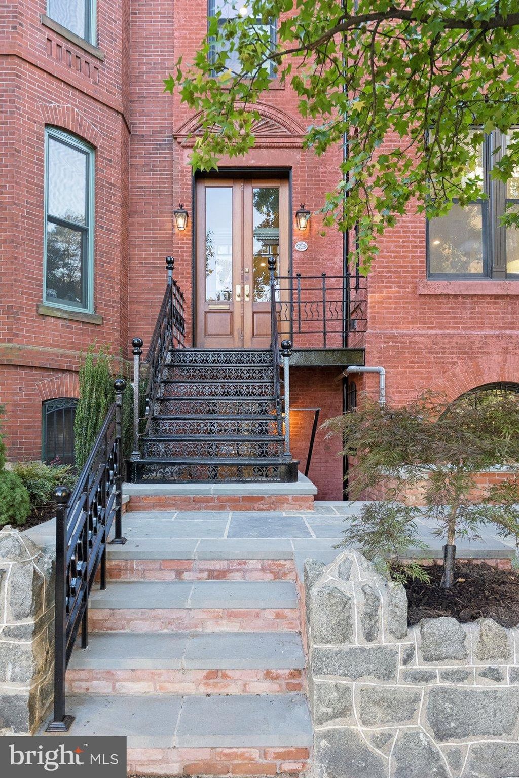 Photo of 1514 R Street NW, WASHINGTON, DC 20009 (MLS # DCDC2227426)