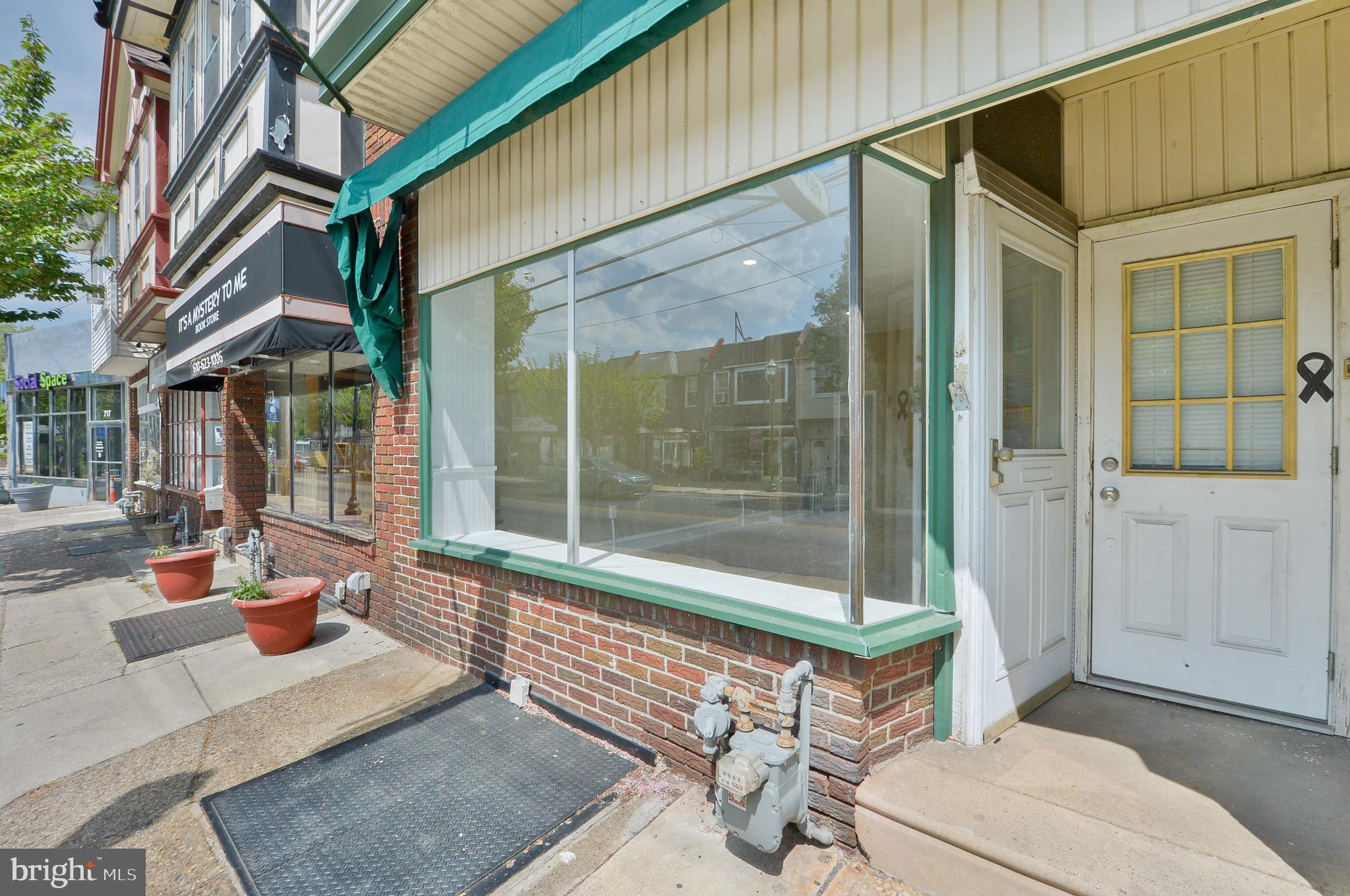 725 CHURCH LANE