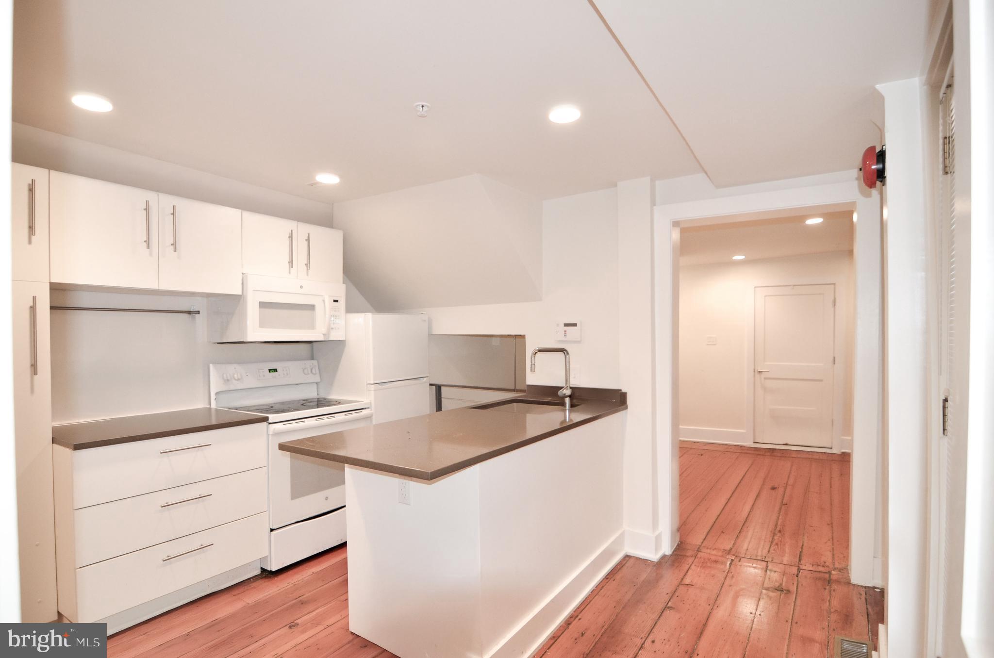 1072 THOMAS JEFFERSON STREET NW