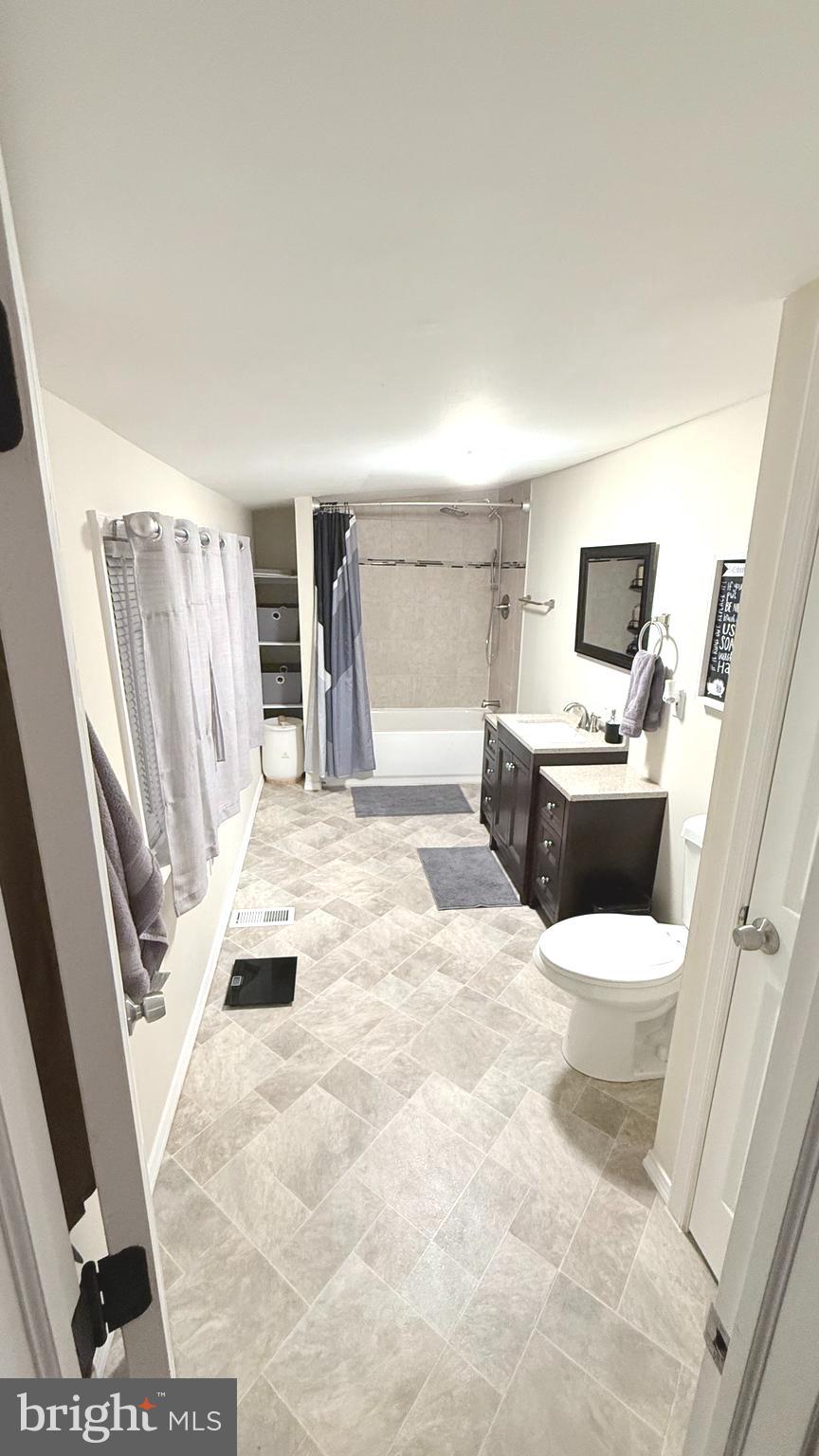 MAPLE SHADE - Residential