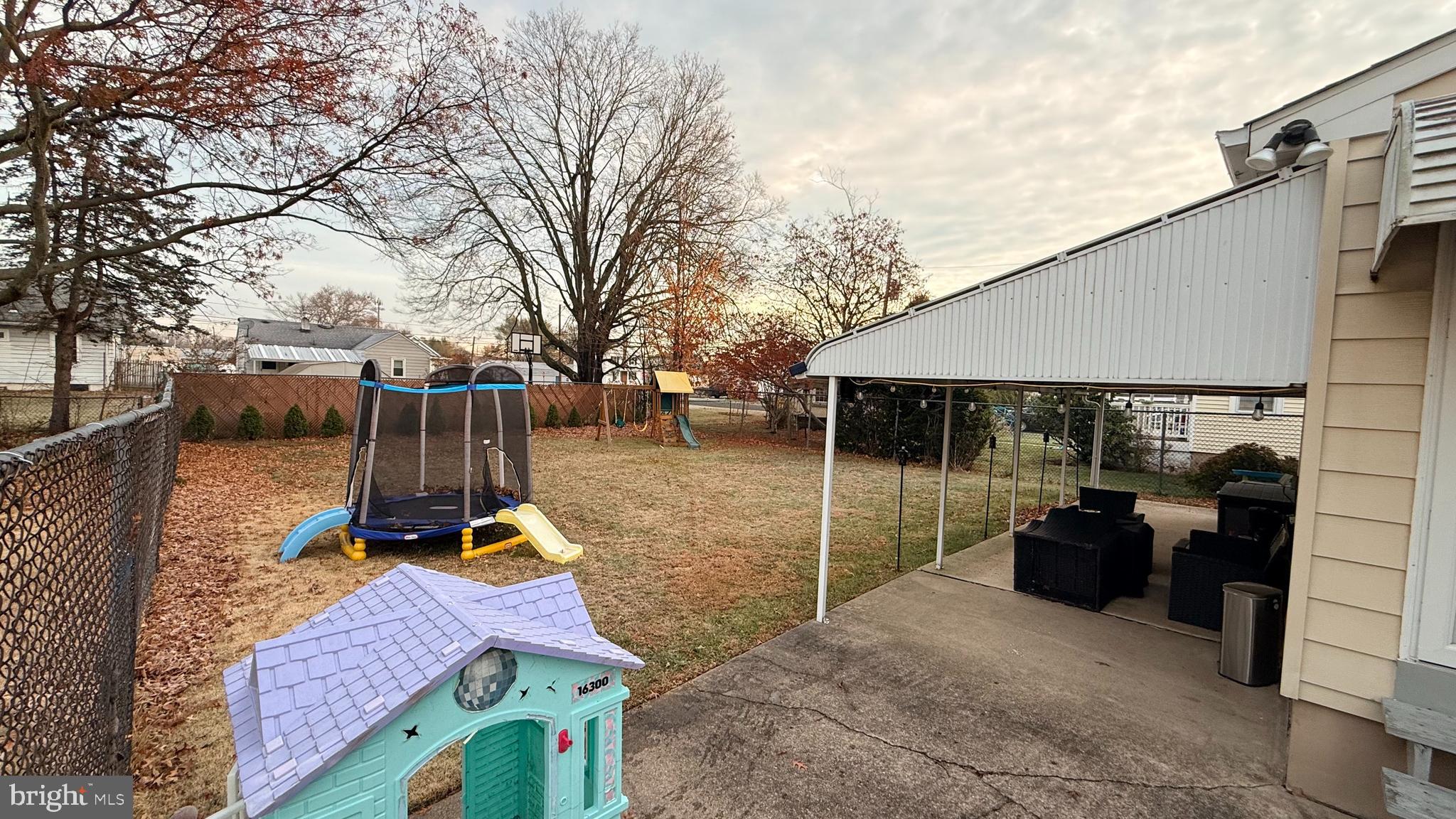 MAPLE SHADE - Residential