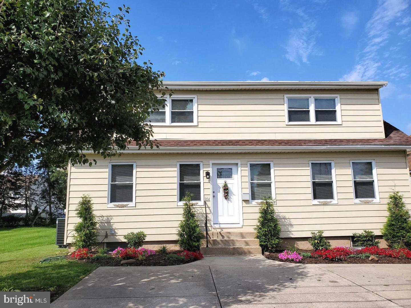 MAPLE SHADE - Residential