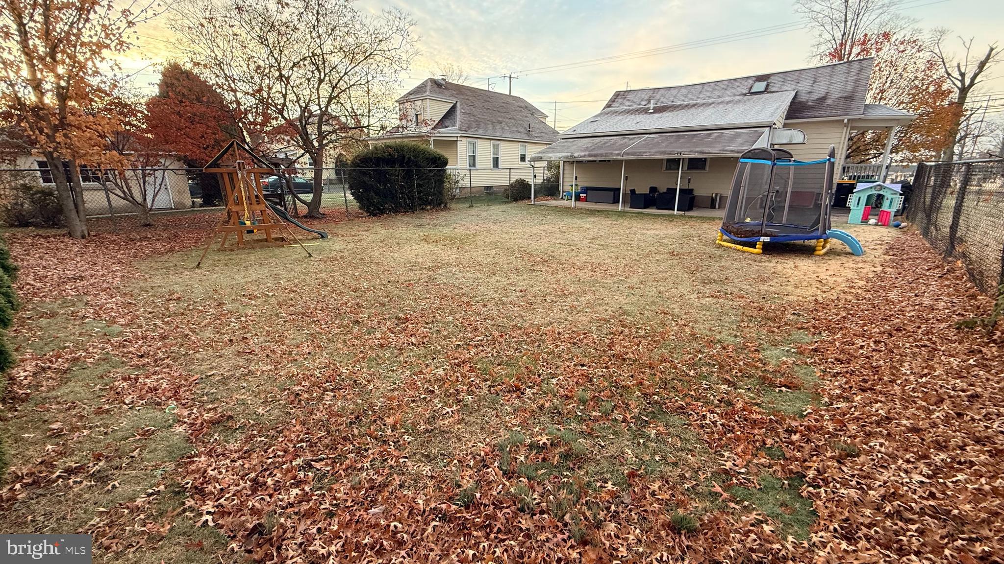 MAPLE SHADE - Residential