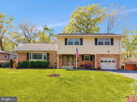 8406 Brewster Drive, Alexandria, VA MLS: VAFX2242614