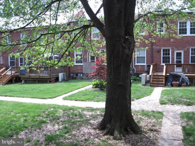 ARLINGTON VILLAGE COURTYARD - Residential