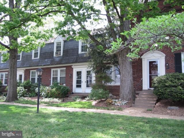 ARLINGTON VILLAGE COURTYARD - Residential
