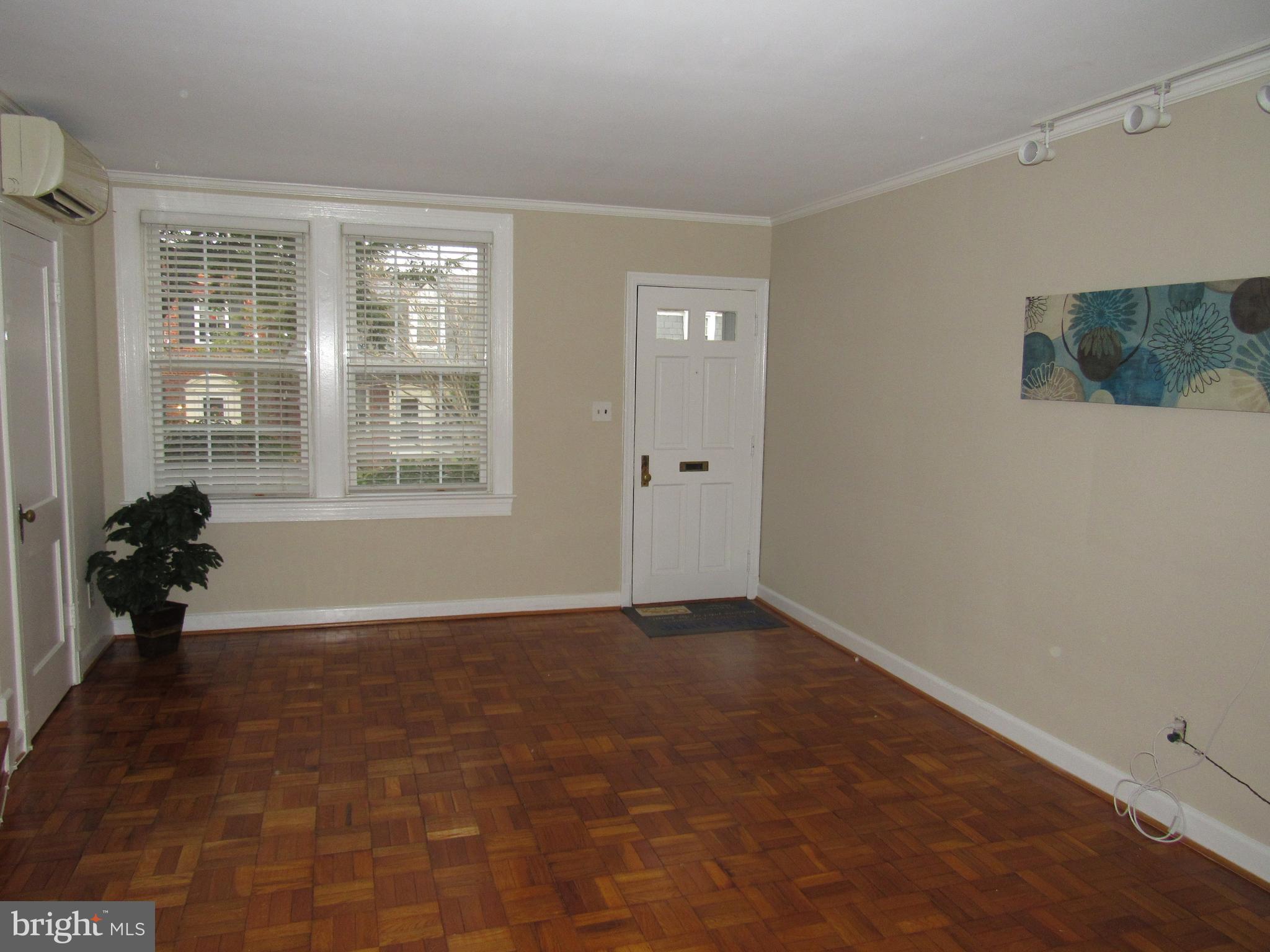 ARLINGTON VILLAGE COURTYARD - Residential