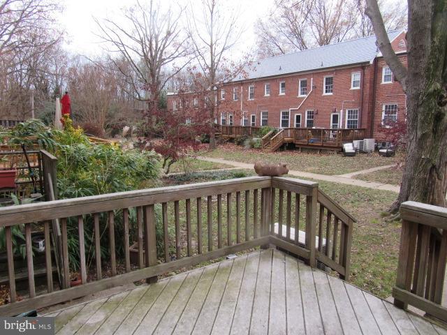 ARLINGTON VILLAGE COURTYARD - Residential