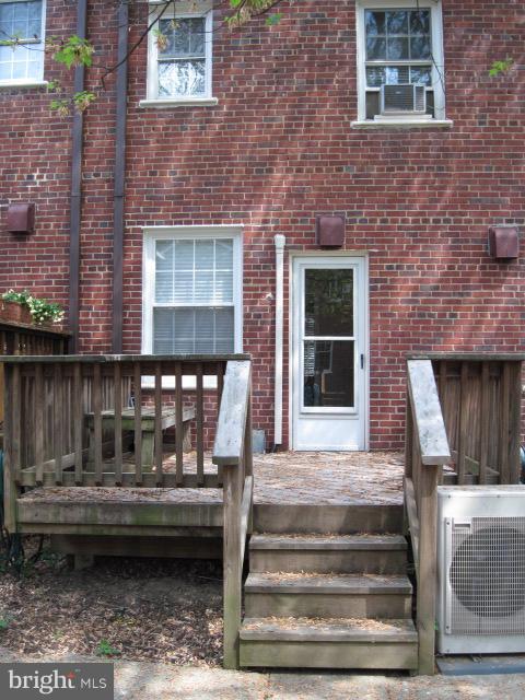 ARLINGTON VILLAGE COURTYARD - Residential