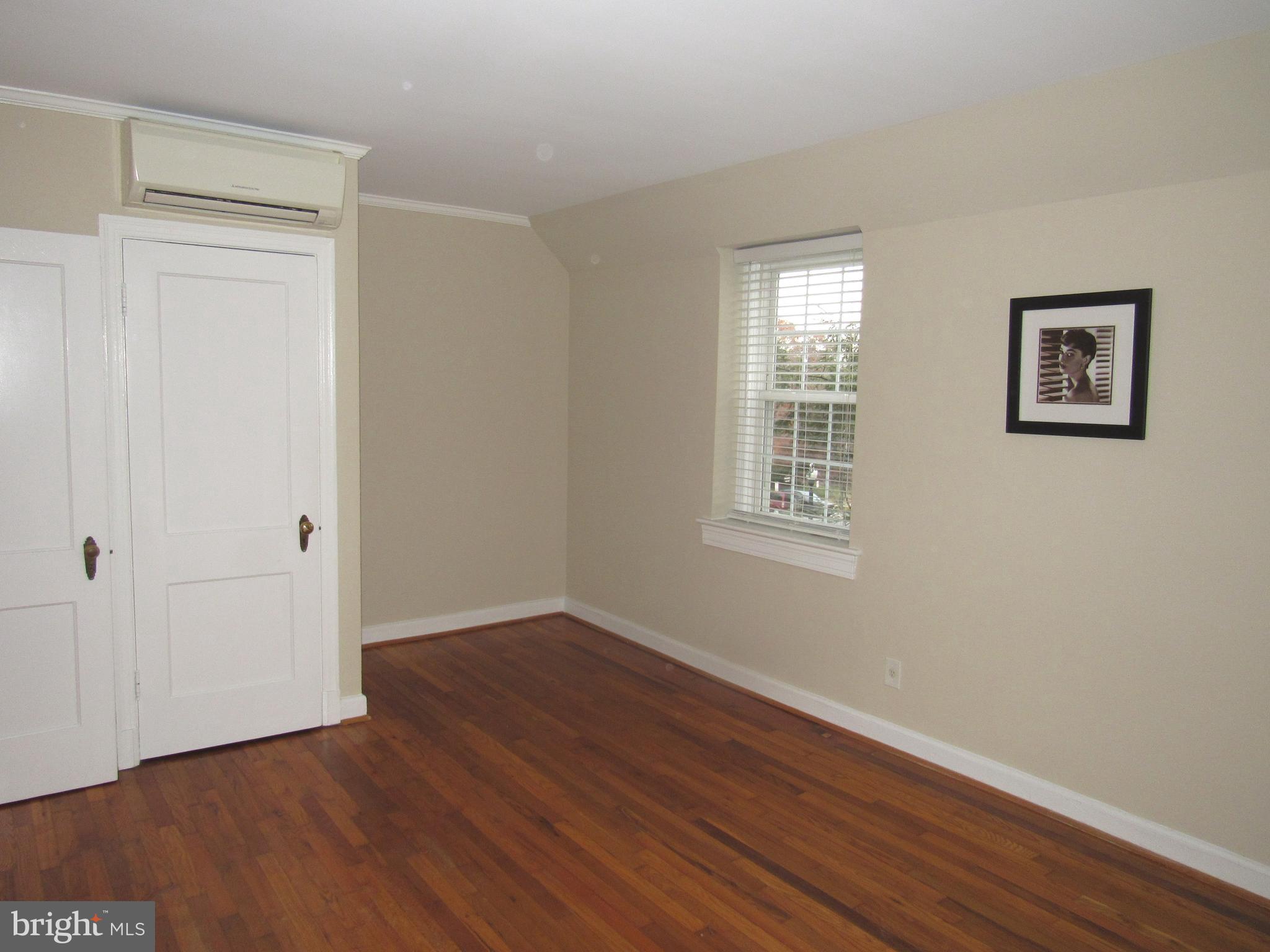 ARLINGTON VILLAGE COURTYARD - Residential