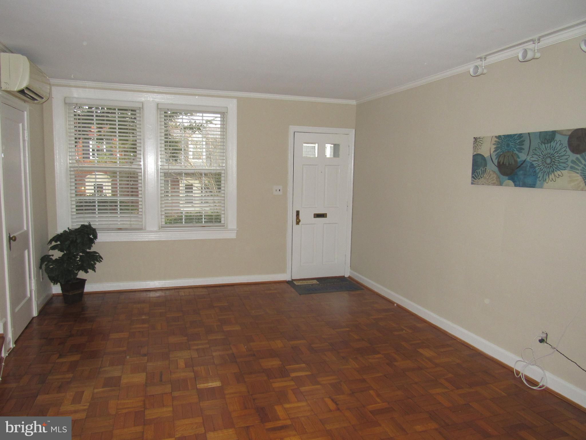 ARLINGTON VILLAGE COURTYARD - Residential