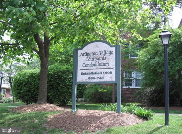 ARLINGTON VILLAGE COURTYARD - Residential