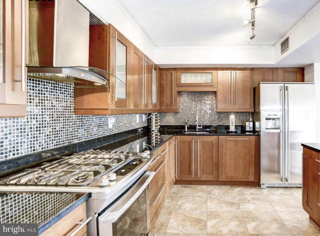 1300 ARMY NAVY DRIVE 922