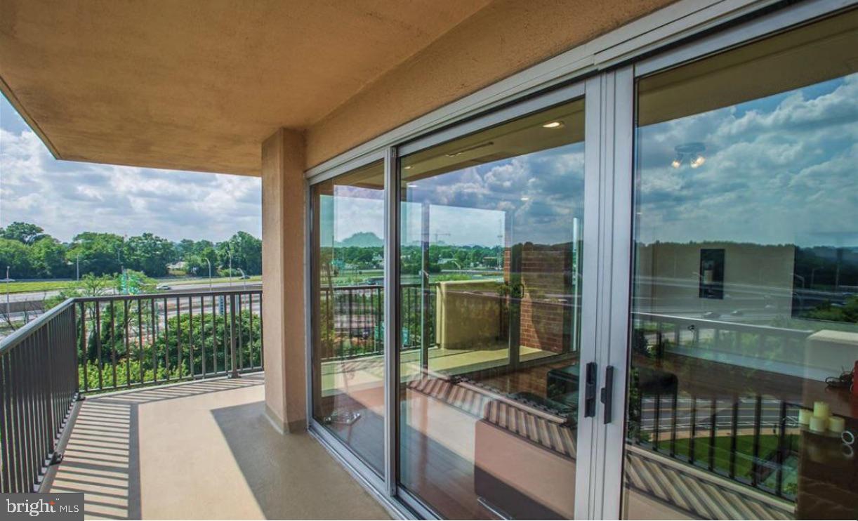 1300 ARMY NAVY DRIVE 922