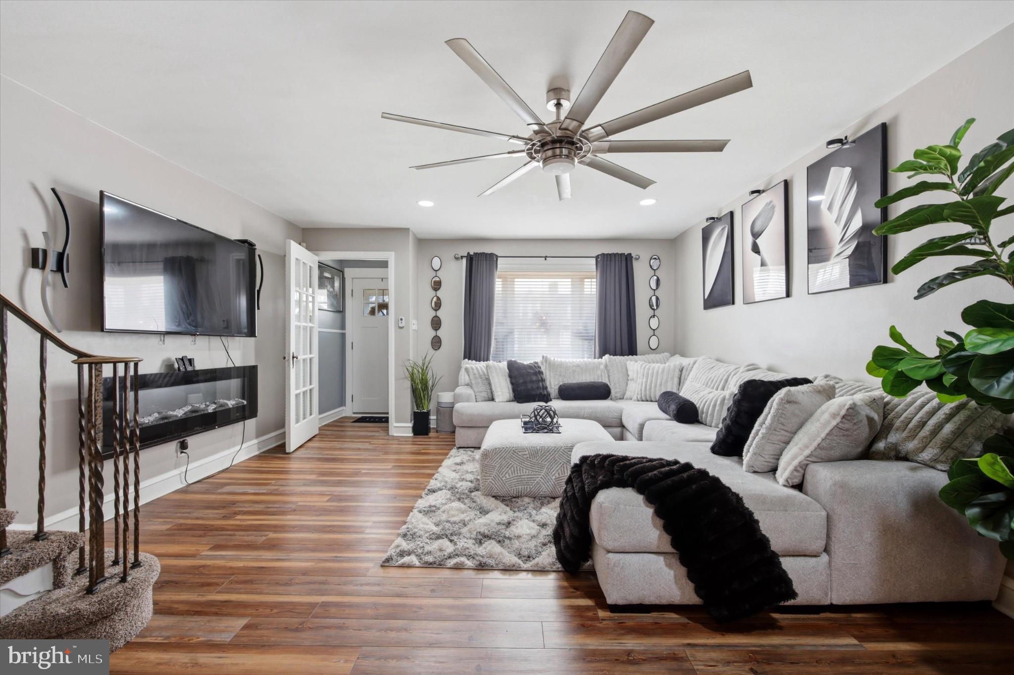 3339 SHEFFIELD AVENUE